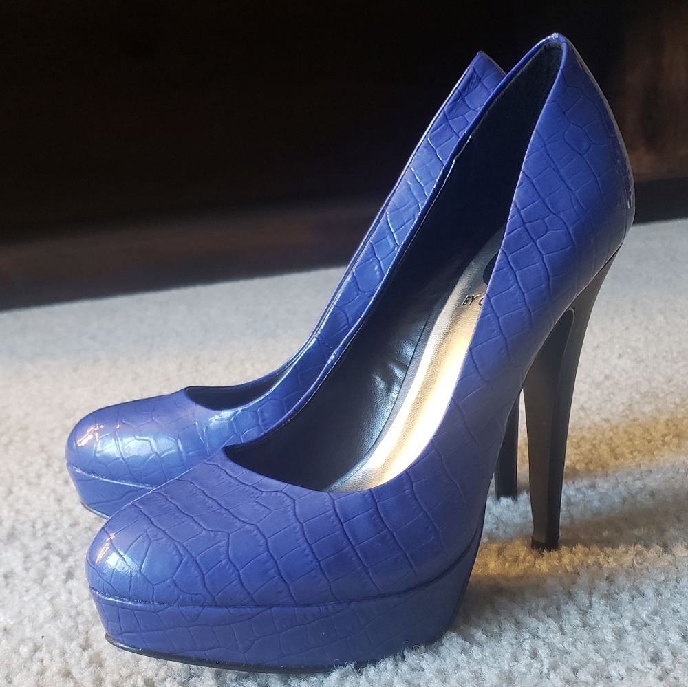 Guess pumps